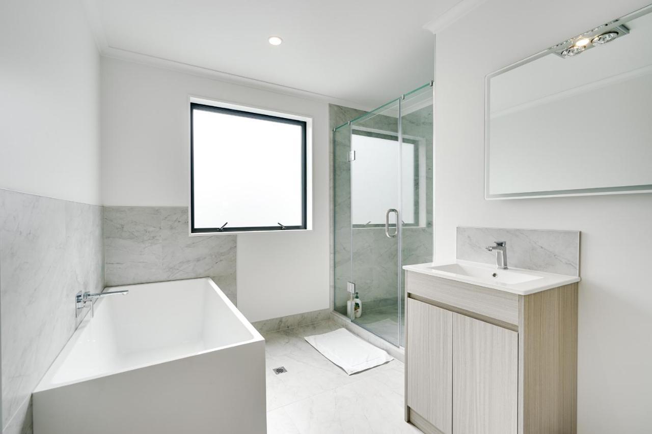 Fabulous River View - Brand New House In Hamilton Exterior photo