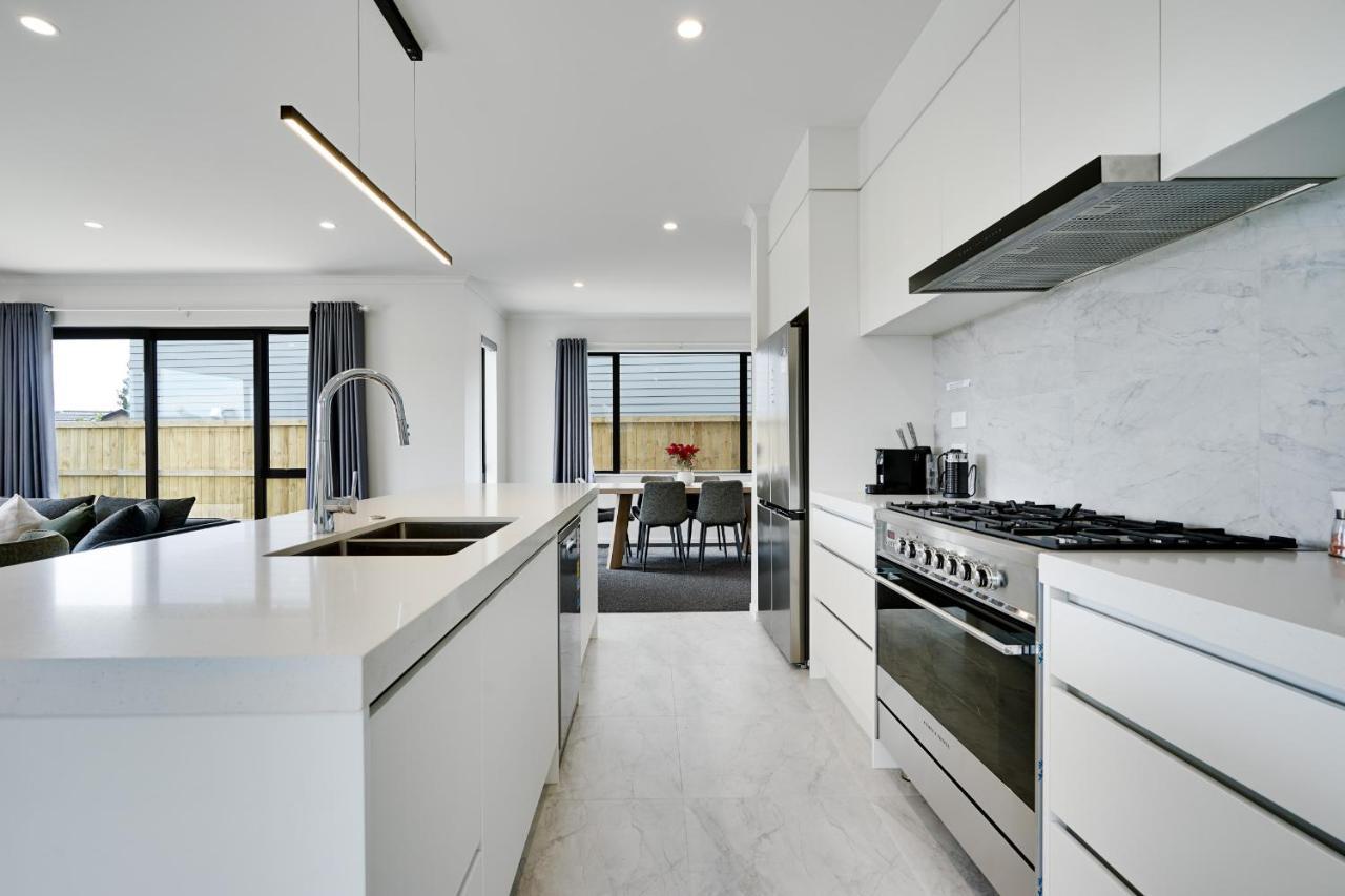 Fabulous River View - Brand New House In Hamilton Exterior photo