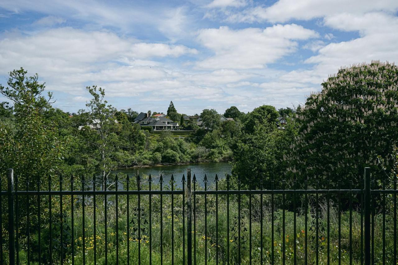 Fabulous River View - Brand New House In Hamilton Exterior photo